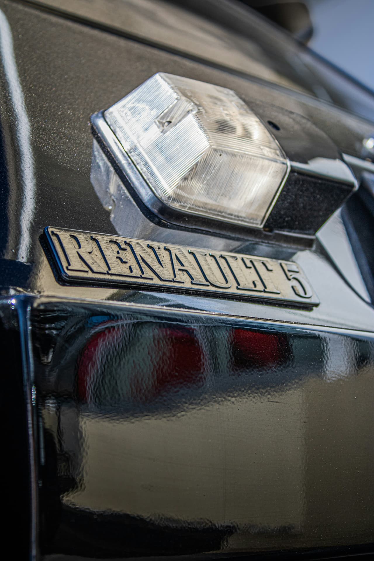 Detail van een klassieke Renault 5 oldtimer